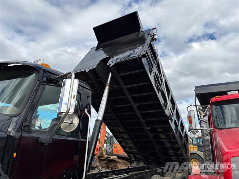 Mack GU713 Granite 8x4 Tri/A Dump Truck Kipper