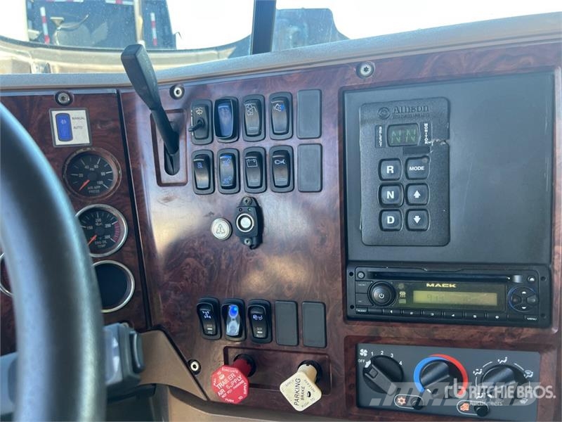 Mack GU713 Granite 8x4 Tri/A Dump Truck Autobasculanta