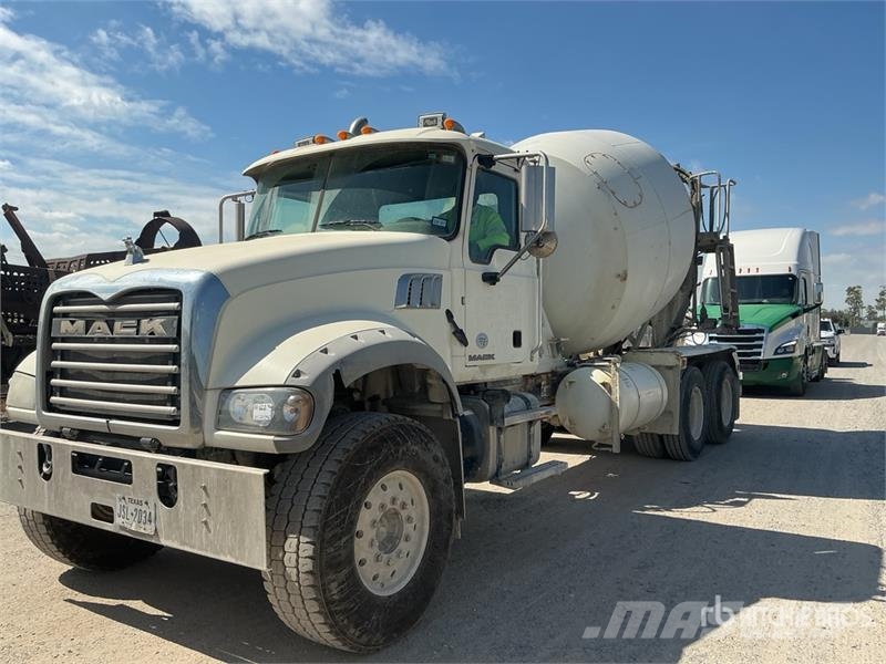 Mack GU713 Mixer Truck Betonvedēji