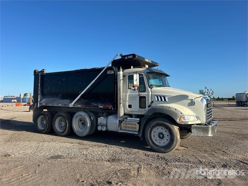 Mack GU813 Pašizgāzējs