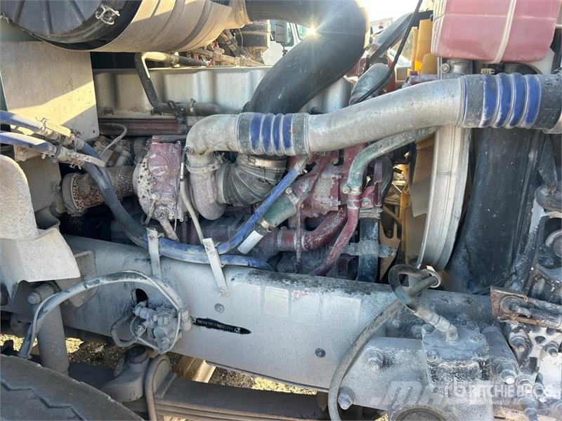Mack GU813 Pašizgāzējs