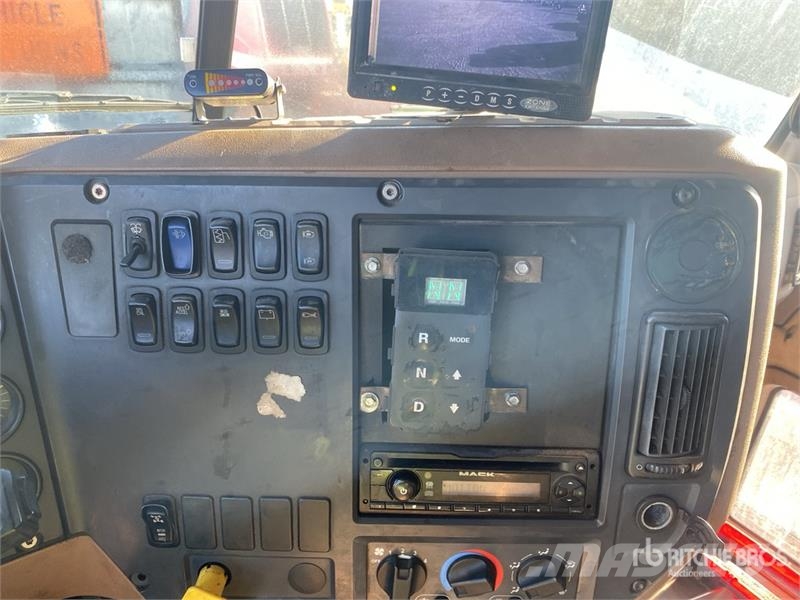 Mack GU813 Kiper tovornjaki