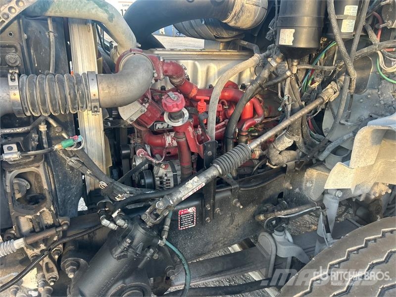 Mack GU813 شاحنات قلابة