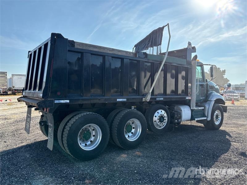 Mack GU813 ダンプ