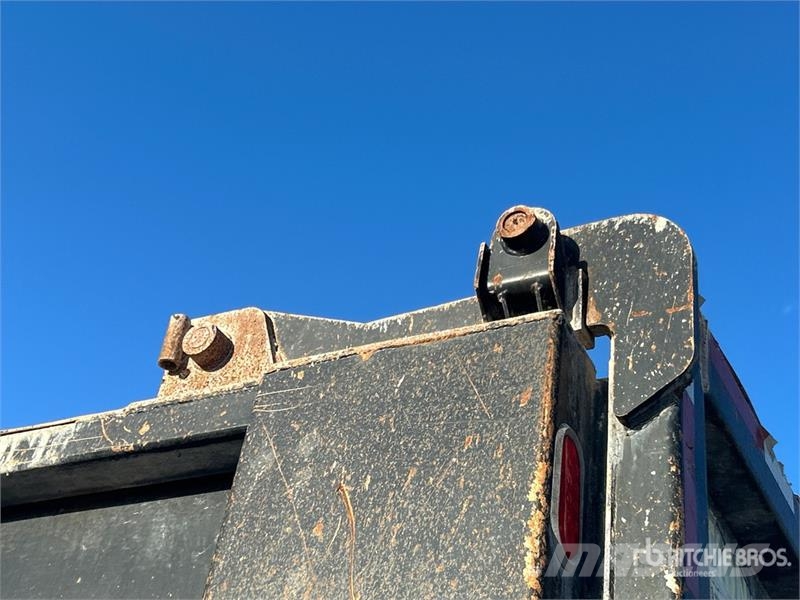 Mack GU813 Pašizgāzējs