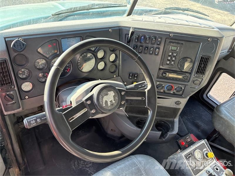 Mack GU813 ダンプ