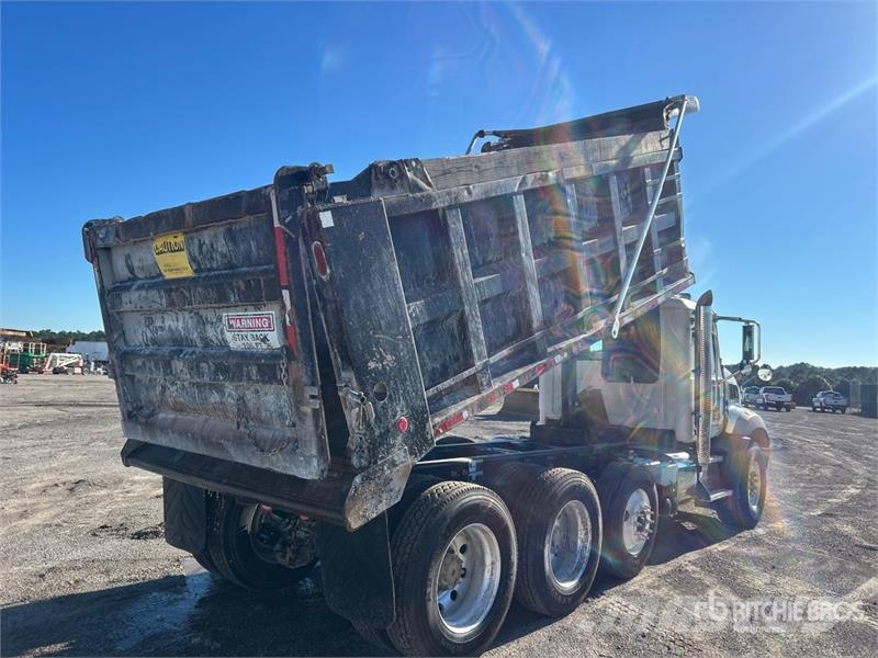 Mack GU813 Sora- ja kippiautot