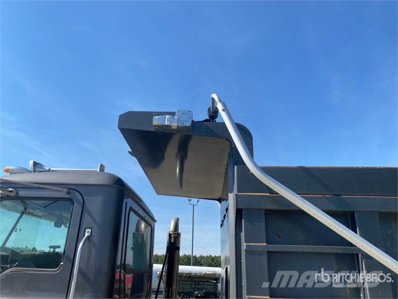 Mack GU813 Kipper