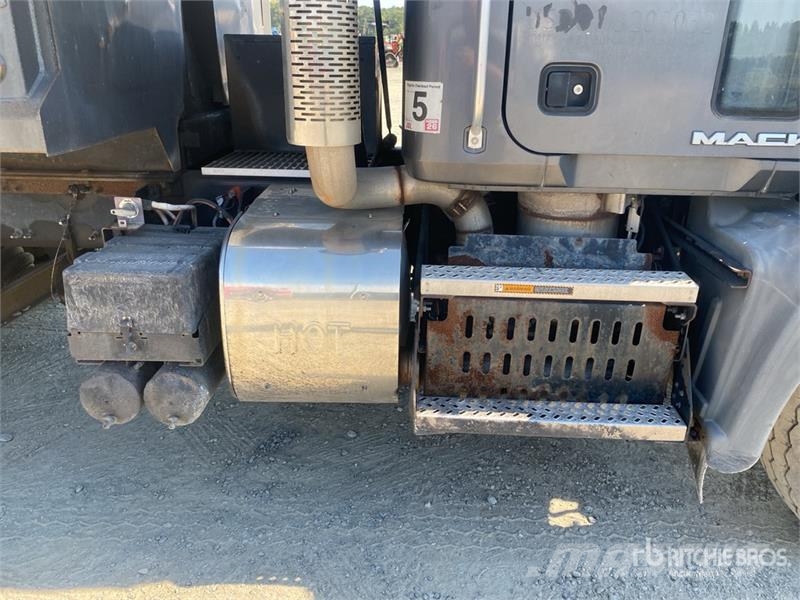 Mack GU813 Kipper