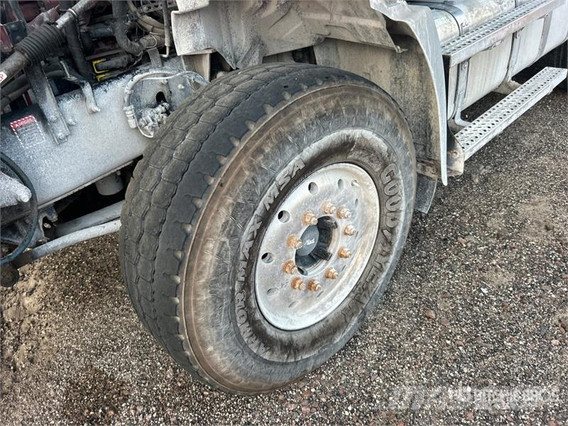Mack GU813 Camion ribaltabili