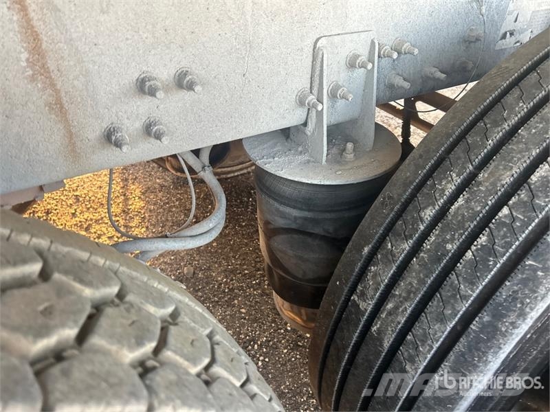 Mack GU813 شاحنات قلابة