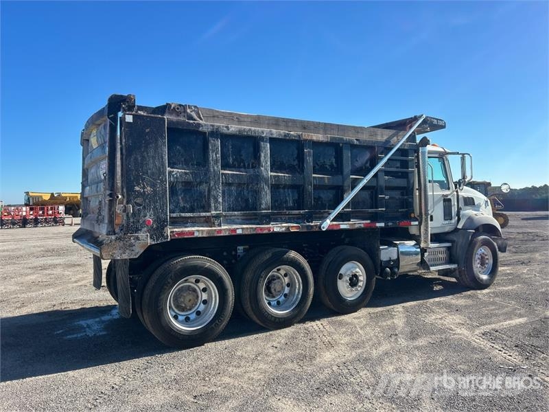 Mack GU813 Sora- ja kippiautot