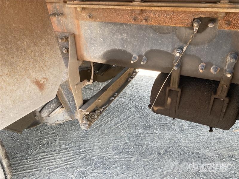 Mack GU813 Kipper
