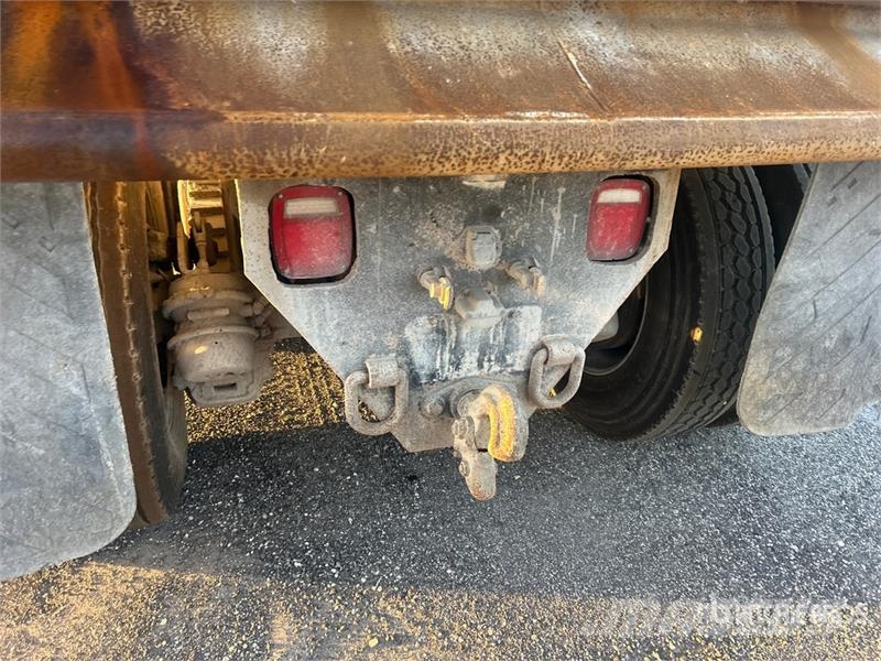 Mack GU813 شاحنات قلابة