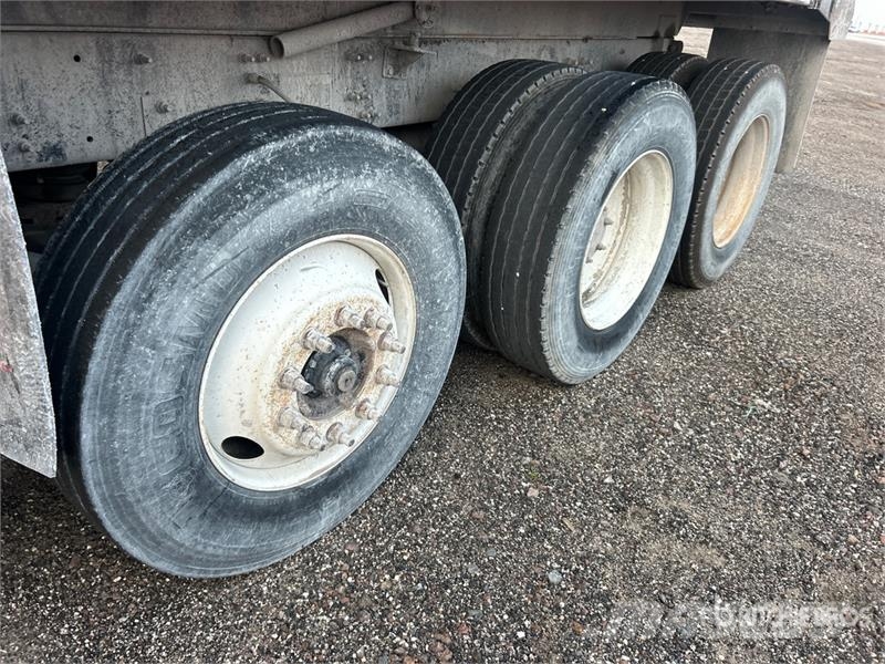Mack GU813 Camion ribaltabili