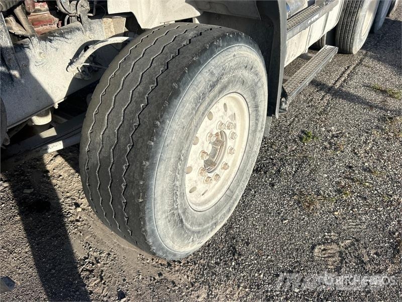 Mack GU813 Pašizgāzējs