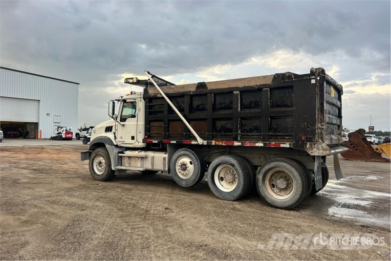 Mack GU813 Camion ribaltabili
