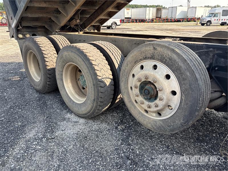 Mack GU813 Tipper trucks