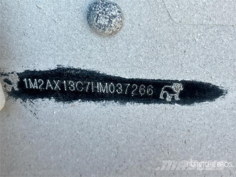 Mack GU813 Pašizgāzējs