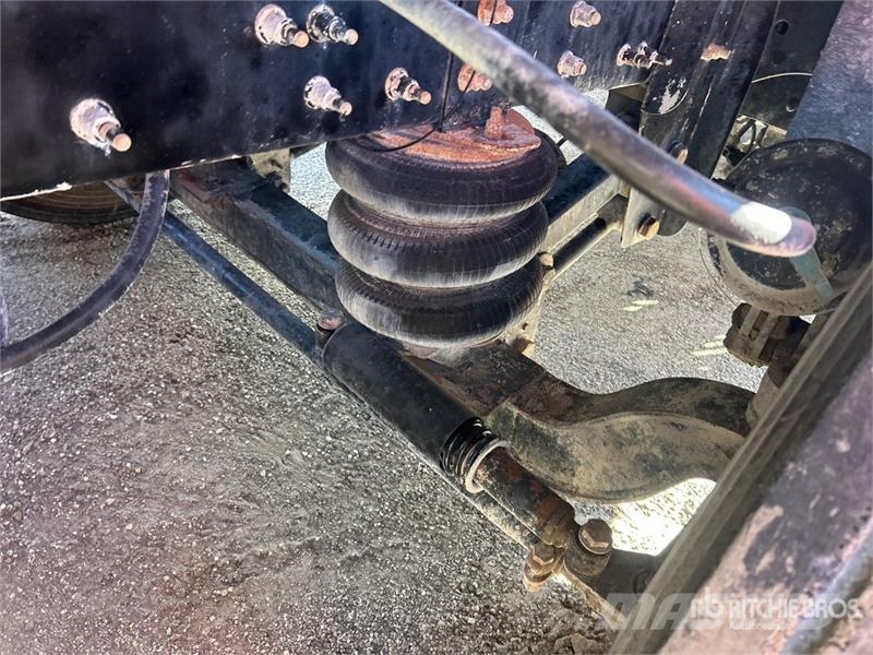 Mack GU813 Sora- ja kippiautot