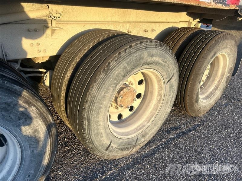 Mack GU813 شاحنات قلابة