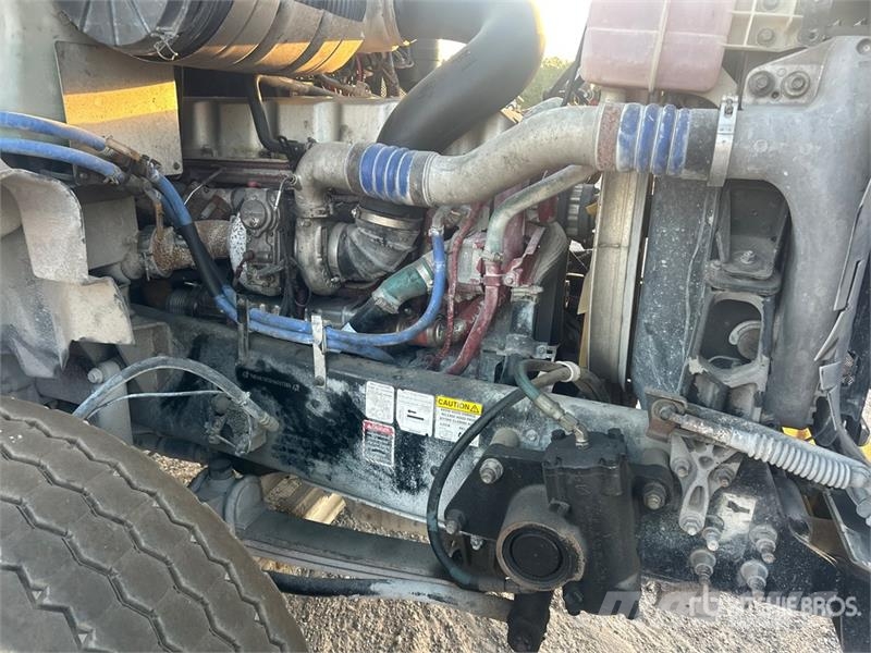 Mack GU813 شاحنات قلابة