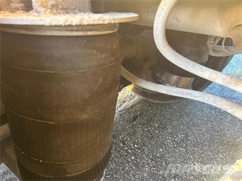 Mack GU813 شاحنات قلابة