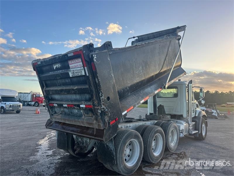 Mack GU813 شاحنات قلابة