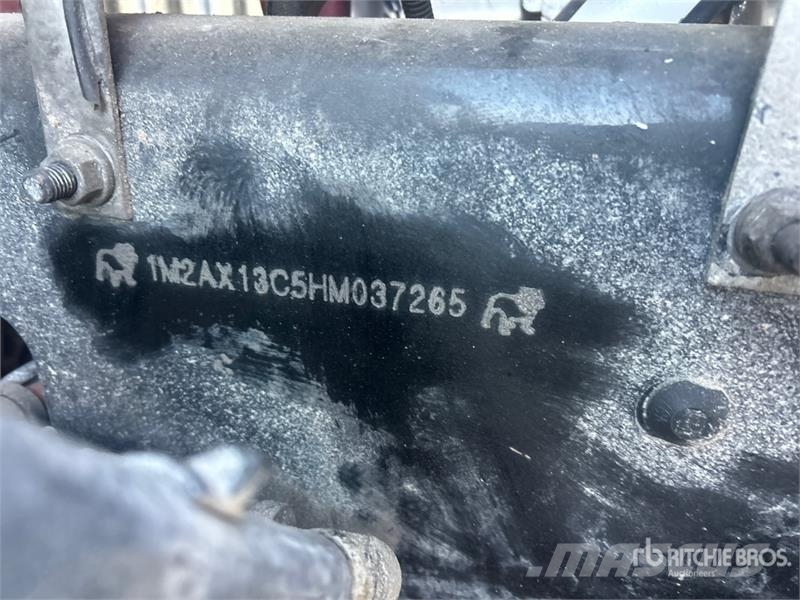 Mack GU813 شاحنات قلابة