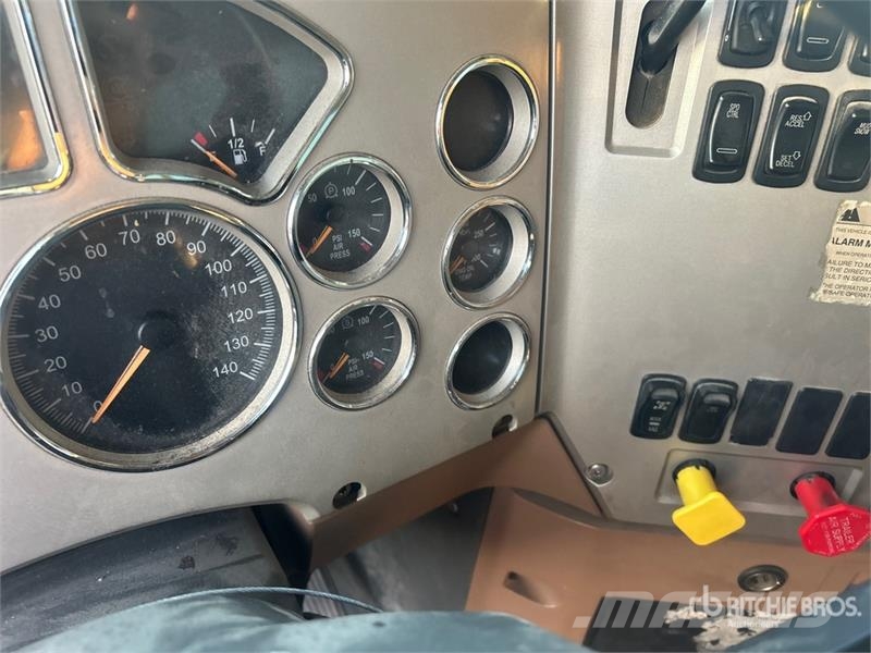 Mack GU813 شاحنات قلابة