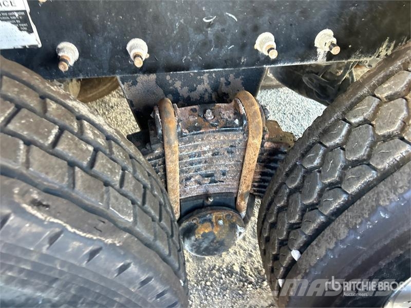 Mack GU813 Sora- ja kippiautot