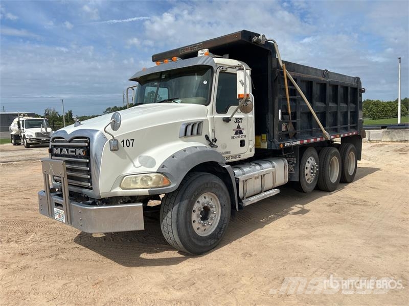 Mack GU813 Pašizgāzējs