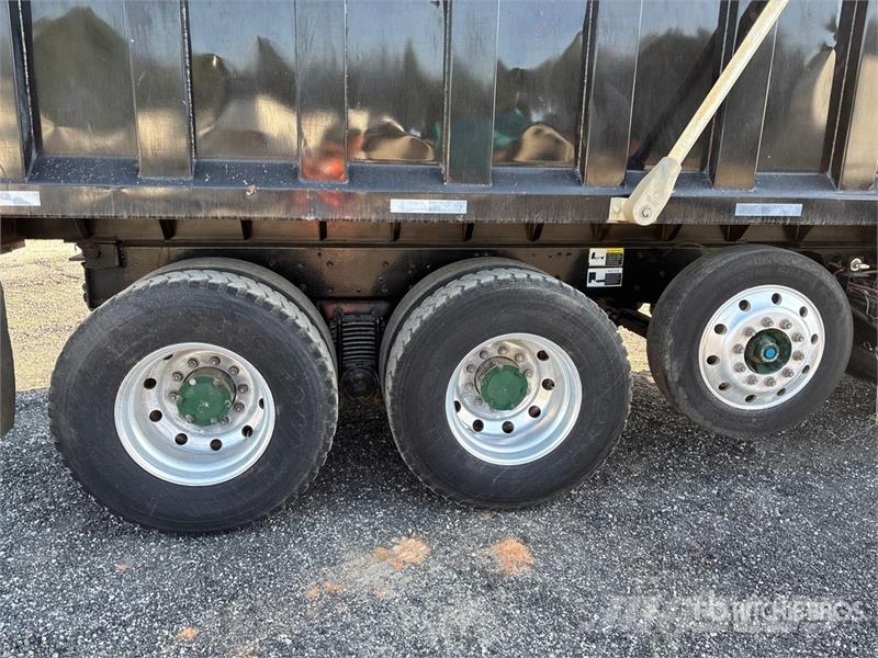 Mack GU813 ダンプ