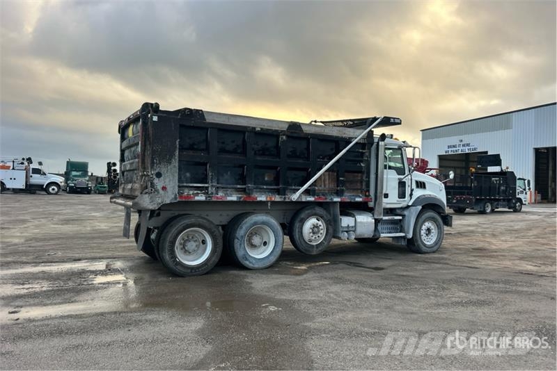 Mack GU813 Camion ribaltabili