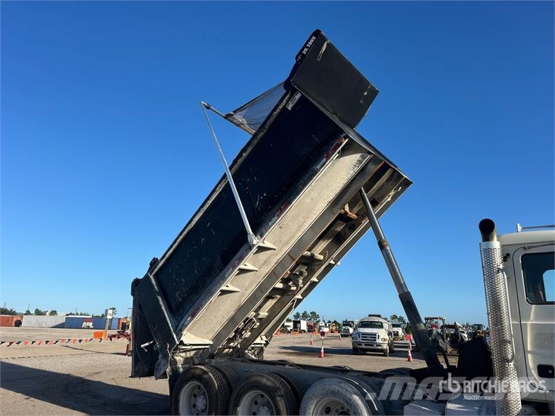 Mack GU813 Pašizgāzējs