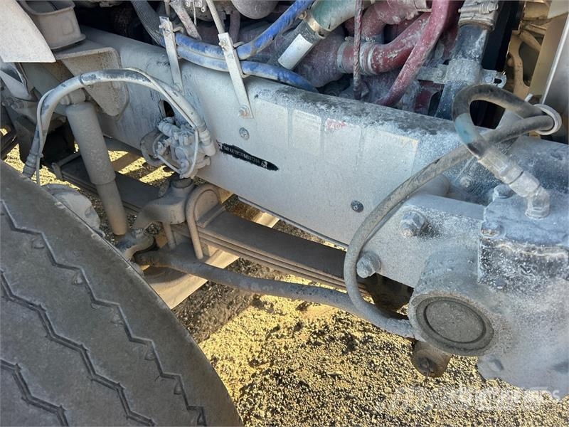 Mack GU813 Pašizgāzējs
