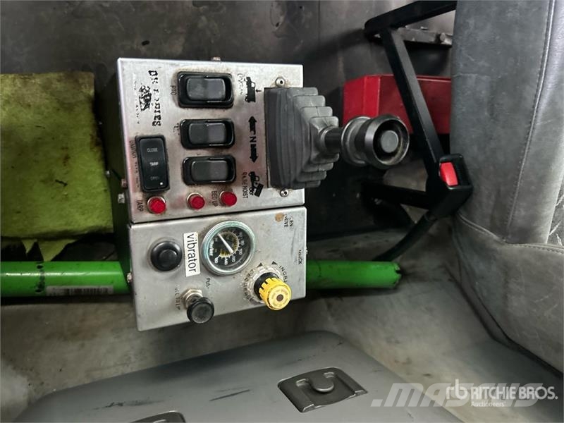 Mack GU813 Camion ribaltabili