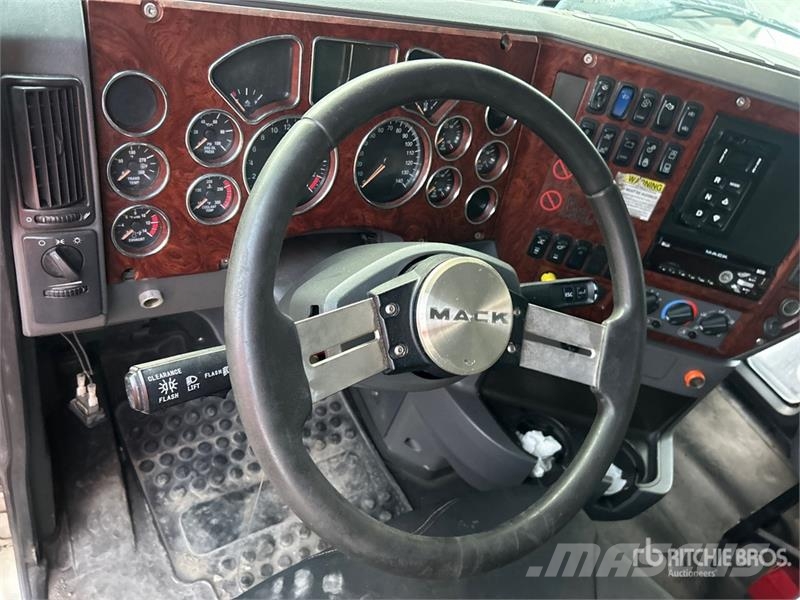 Mack GU813 Camion ribaltabili