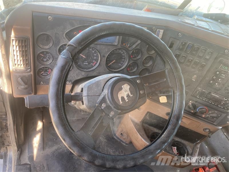 Mack GU813 Kipper