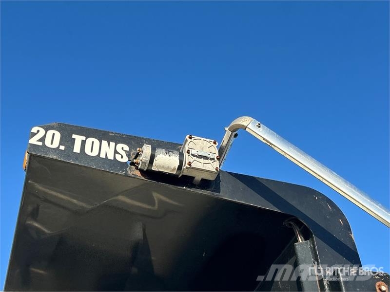 Mack GU813 Tipper trucks