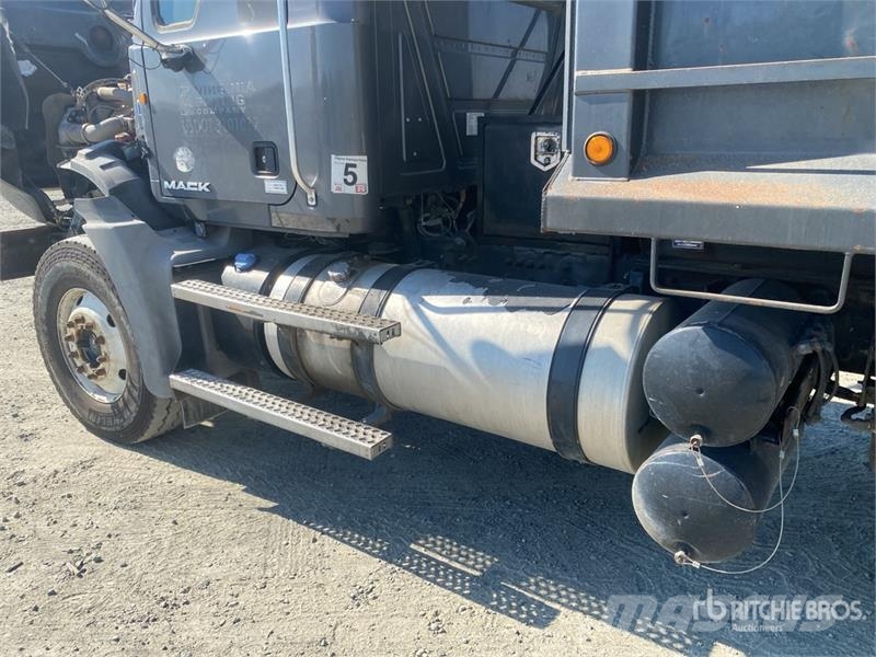 Mack GU813 Kipper