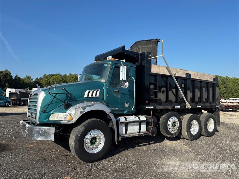 Mack GU813 ダンプ