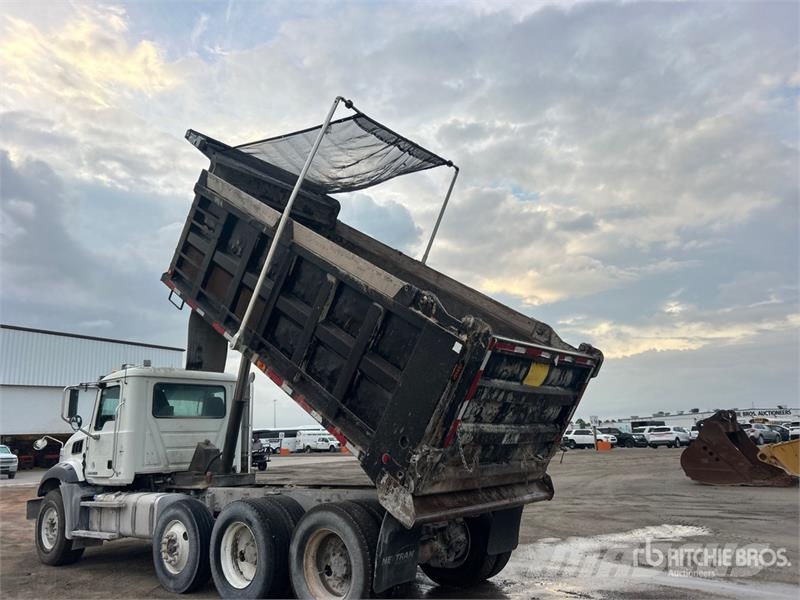 Mack GU813 Camion ribaltabili