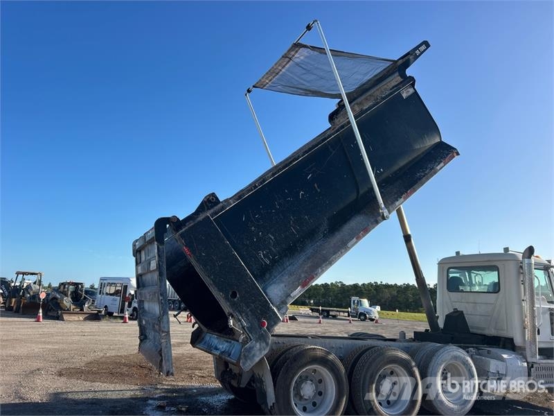 Mack GU813 Pašizgāzējs