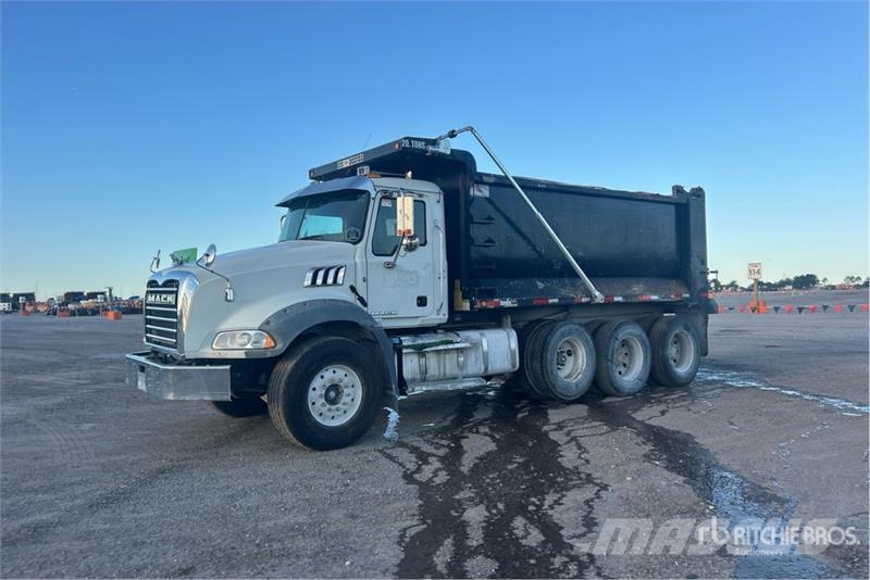Mack GU813 شاحنات قلابة
