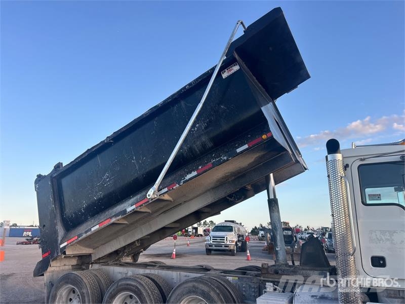 Mack GU813 شاحنات قلابة