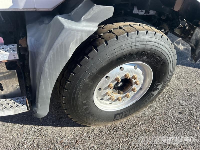 Mack GU813 Sora- ja kippiautot