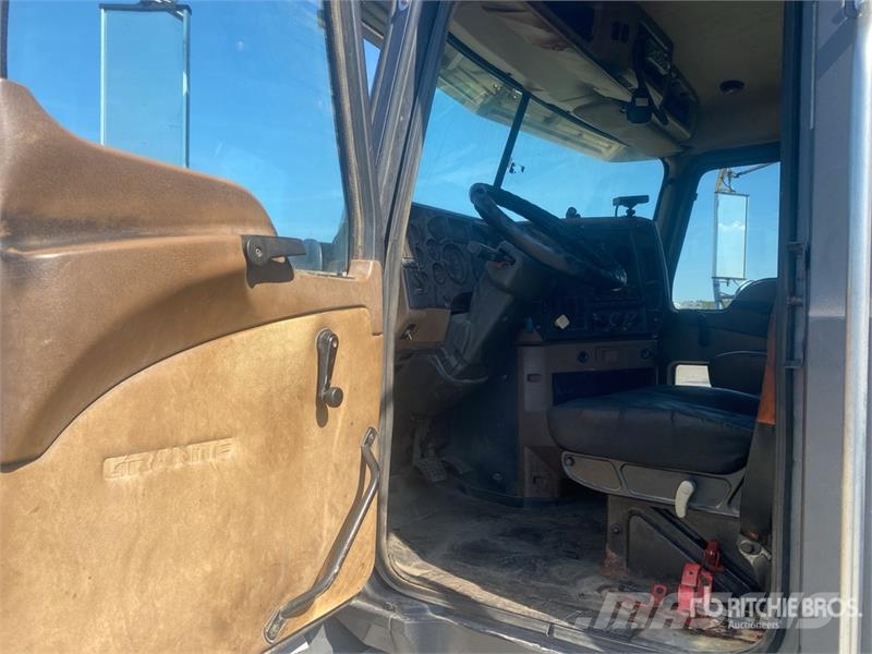 Mack GU813 Kipper