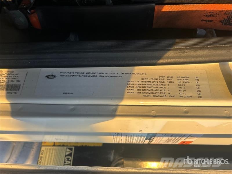 Mack GU813 شاحنات قلابة