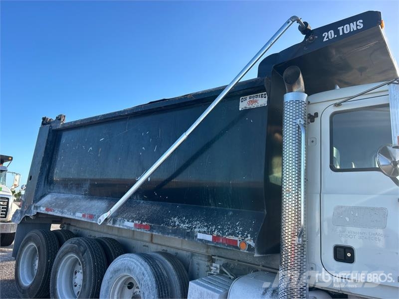 Mack GU813 Pašizgāzējs
